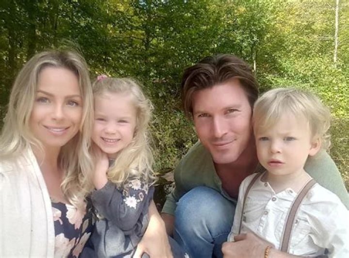 Christopher Russell Wife - Married To His Girlfriend And Father Of Two Kids In 2021!