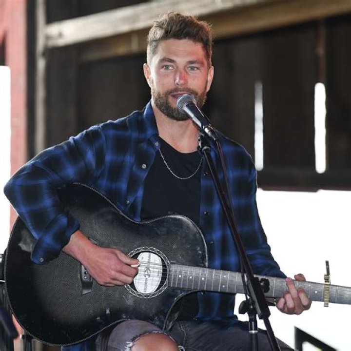 Country Singer Chris Young Hospitalized, Cancels Dates