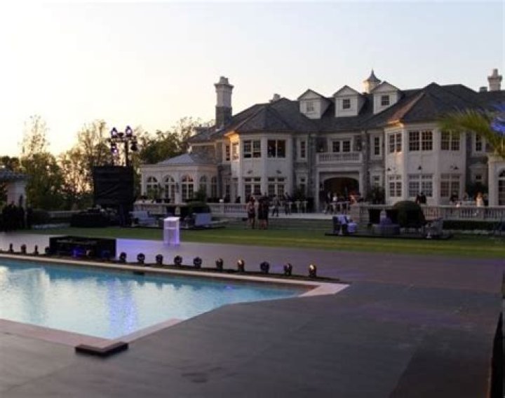 Where Does Stevie Wonder Live?